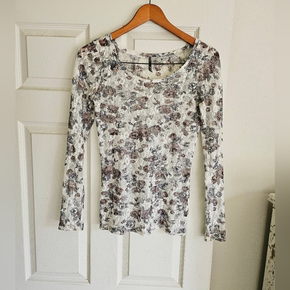 BKE S Lace Top Excellent Condition - Picture 1 of 5
